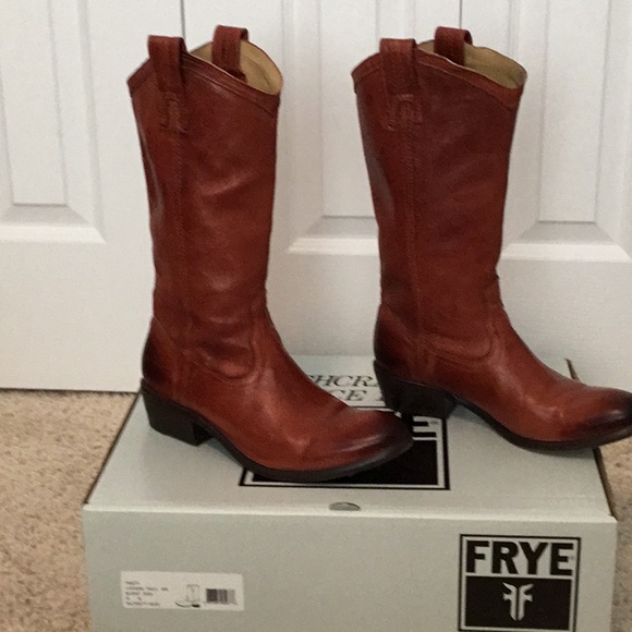 Frye Carson pull on boot - Picture 2 of 3